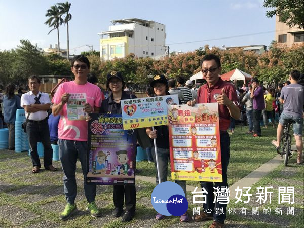 北港警分局積極宣導防詐騙、防竊及勿酒後駕車等。(記者陳昭宗拍攝)
