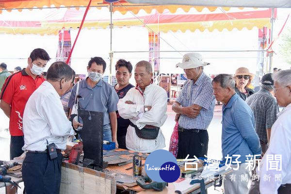2017年農機展3天吸引超過43萬人次的參觀人潮,現場交易金額超過3億元。(記者陳昭宗拍攝)