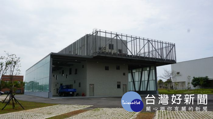 桃園市政府環保局興建的「綠建築柴油車動力計排煙檢測站」,取得黃金級綠建築標章。
