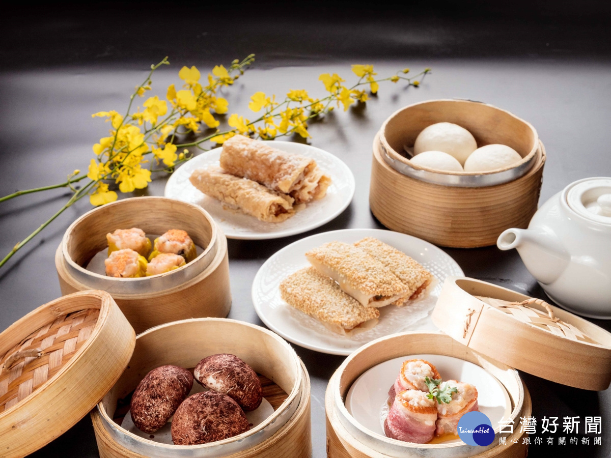 福容大飯店推出「連鎖餐券」,每張只要500,成套銷售買10張送2張,平均一張只要417,可用在全連鎖飯店阿基師茶樓港點套餐、中西日式套餐,及田園自助百匯,午晚皆可使用