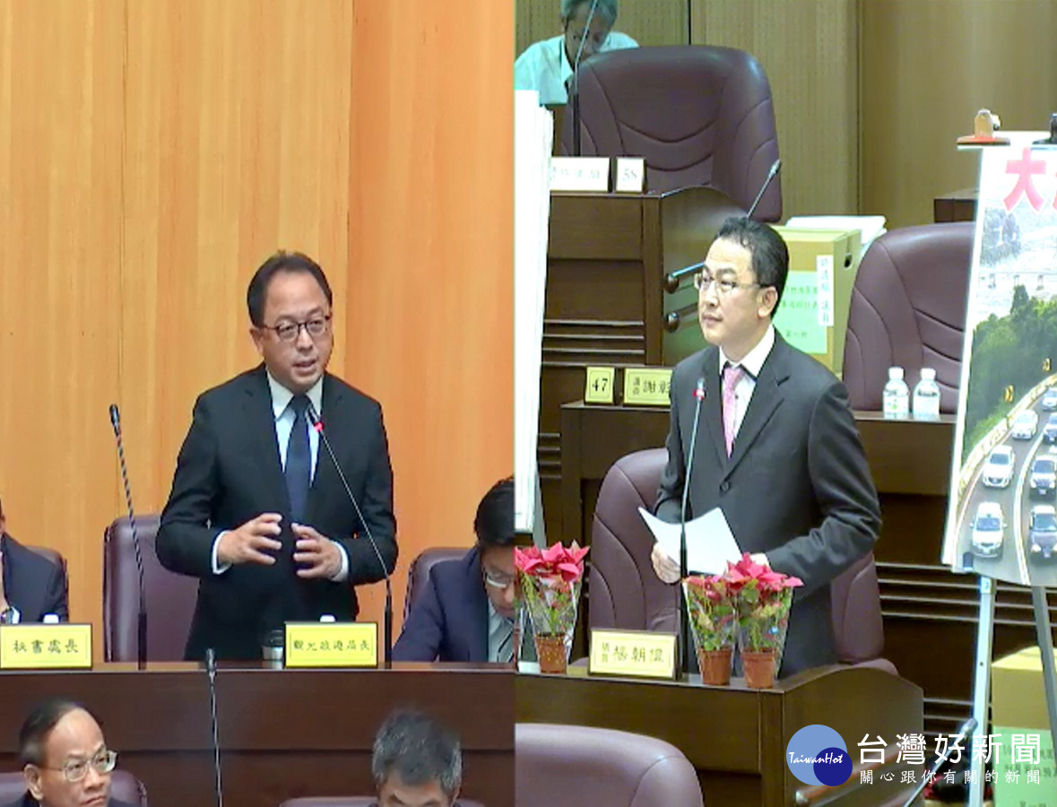 陸客減少造成慈湖園區冷清,市議員楊朝偉在總質詢中擔心園區內的「狗比銅像多」。