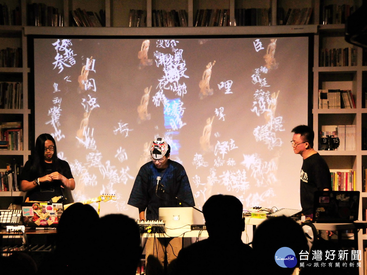 桃園科技藝術節閉幕演出,國內知名藝術家PONGA、三牲獻藝帶來電音聲光饗宴。