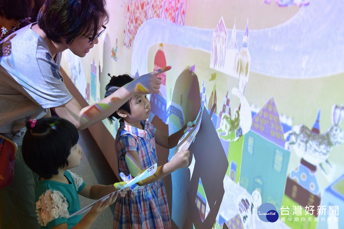 在繪畫區與互動區中，小朋友所創造出的作品將藉由新科技，在全長10米的互動牆上開始跳舞和對話。（圖／好方提供）