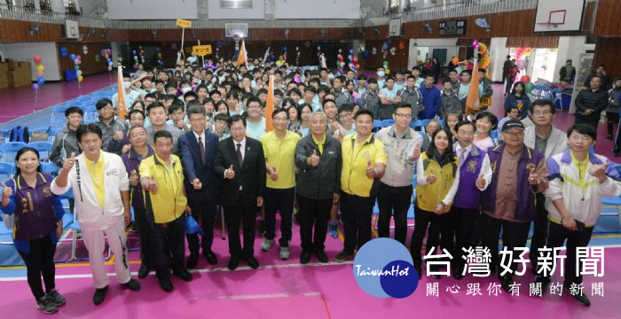 鄭市長期勉第一屆新屋高中的學生,在高中期間打好人生的基礎,也期許新屋高中用心培養出傑出人才。