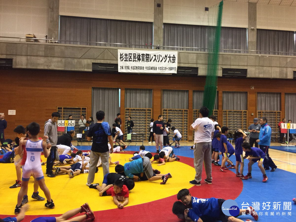 大同國小角力隊帶領12位選手,受邀至日本參加東京都杉並區角力錦標賽,促進城市交流。