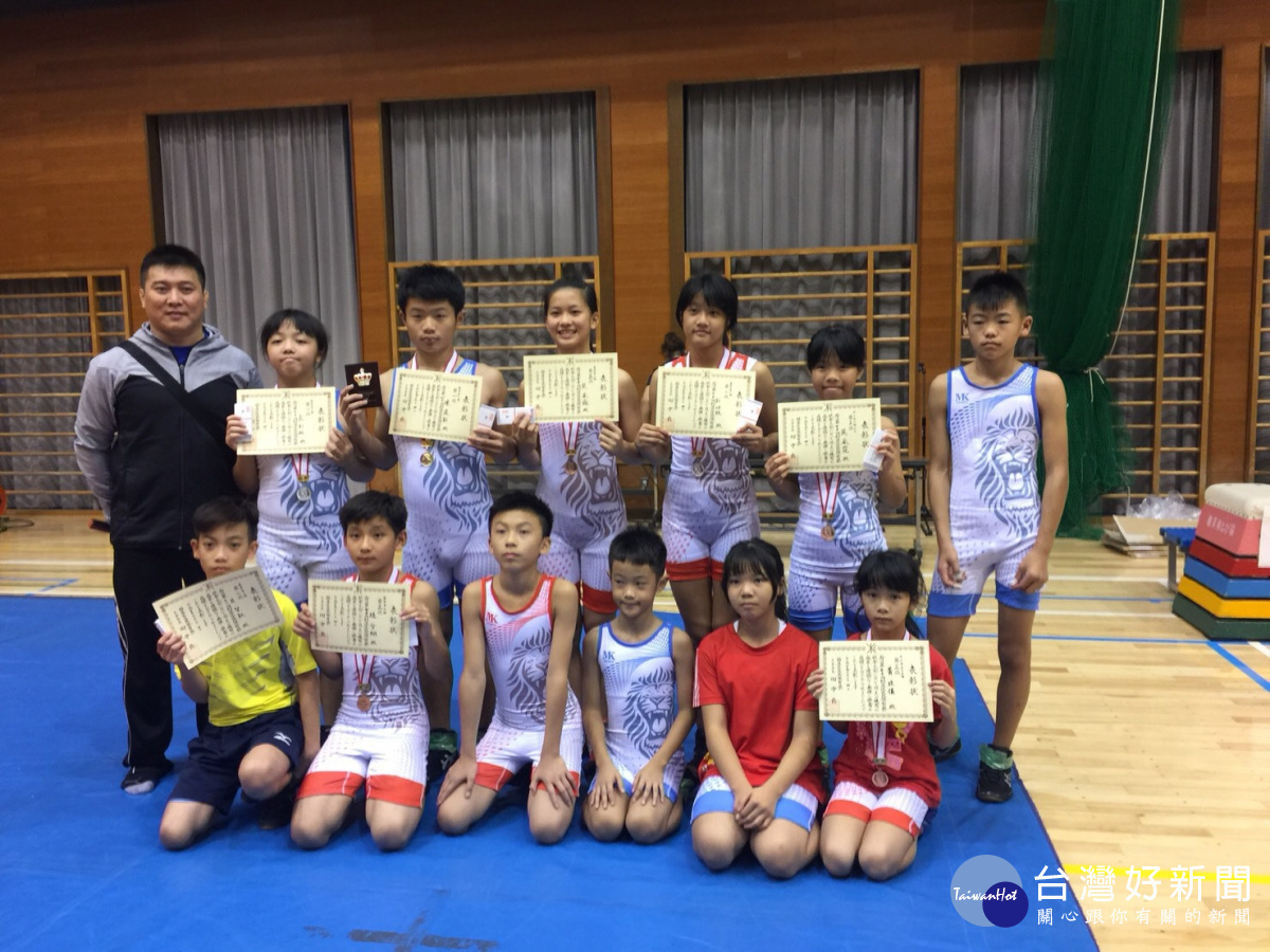 大同國小角力隊帶領12位選手，受邀至日本參加東京都杉並區角力錦標賽，促進城市交流。