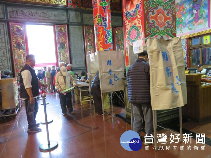 桃園市環保局全國首創,在大園區以機場回饋金推出參與式預算,共有3,994人前往投票。