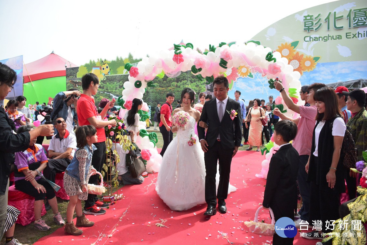 配合農博彰化聯合婚禮在溪州公園舉行 魏明谷見證結成連理