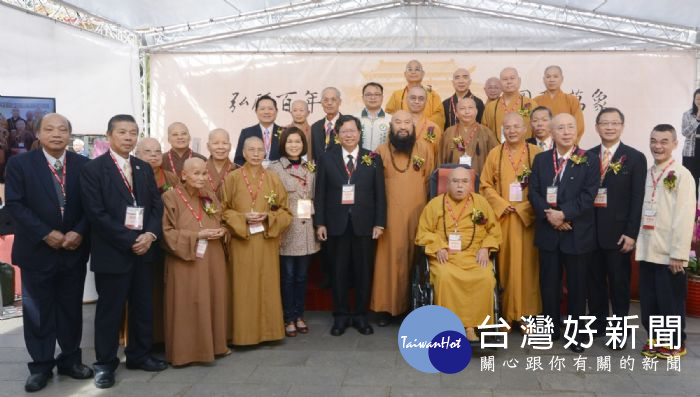 桃園市長鄭文燦,出席圓光寺開山100週年紀念慶典。