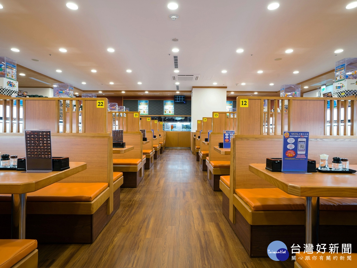 藏壽司有別於其他迴轉壽司店,店內以4-6人半包廂式座位為主,適合家庭聚餐