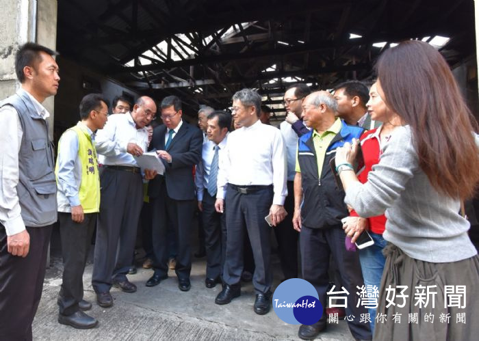 桃園市長鄭文燦前往桃園區新生路,視察「桃園郡米穀統制組合倉庫」。