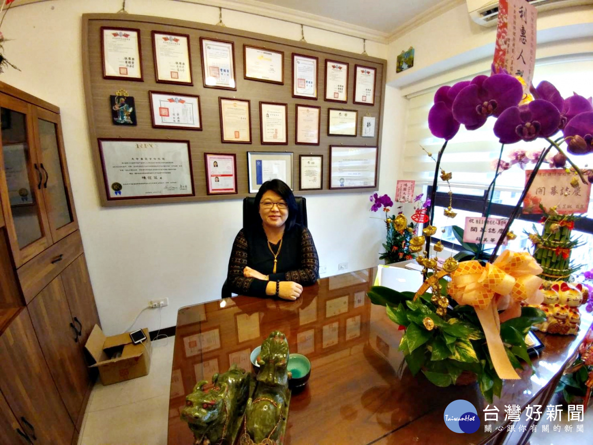 台大免疫學博士陳筱菲 轉折人生開保險經紀人事務所