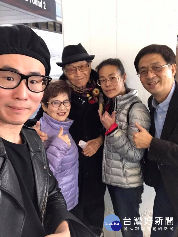 原在家接受安寧療法的他,眼看來日無多,近日與家人展開一趟「最後的旅程」(圖/取自傅達仁臉書)