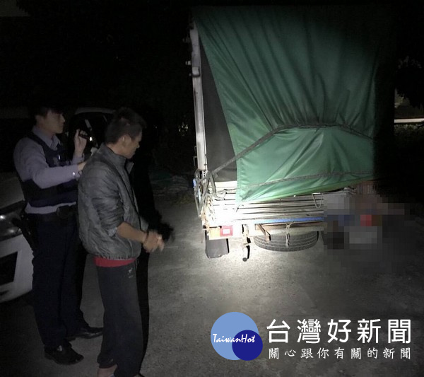 竊嫌在駕駛座上猶豫,該繼續找或是放棄時就被抓。(記者陳昭宗拍攝)