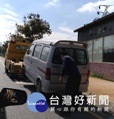 桃園市府與桃園分署再度聯手出擊,在蘆竹區中正北路查扣一輛欠費大戶,欠費金額1.14萬元。