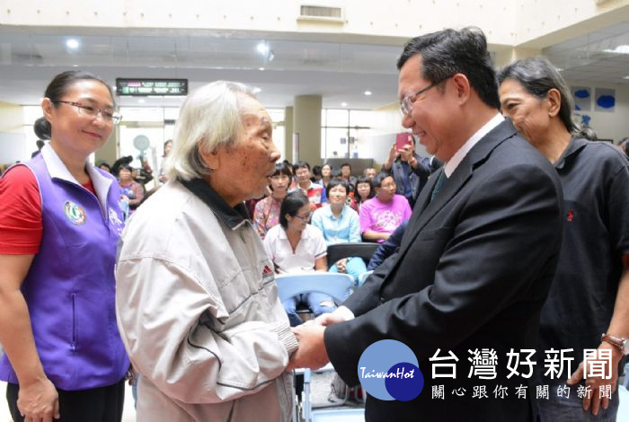 鍾肇政則表示,他今年已經93歲,鼓勵剛開始寫作的人不要怕退稿,也鼓勵得獎者要更努力寫作。