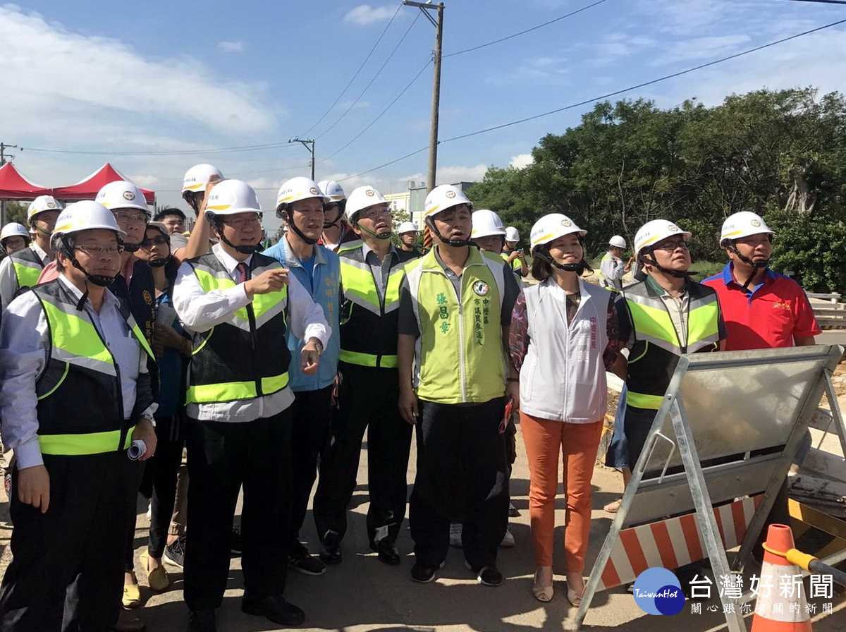 打造更好的生活圈道路,桃園市長鄭文燦視察桃49-1第三期道路拓寬工程。