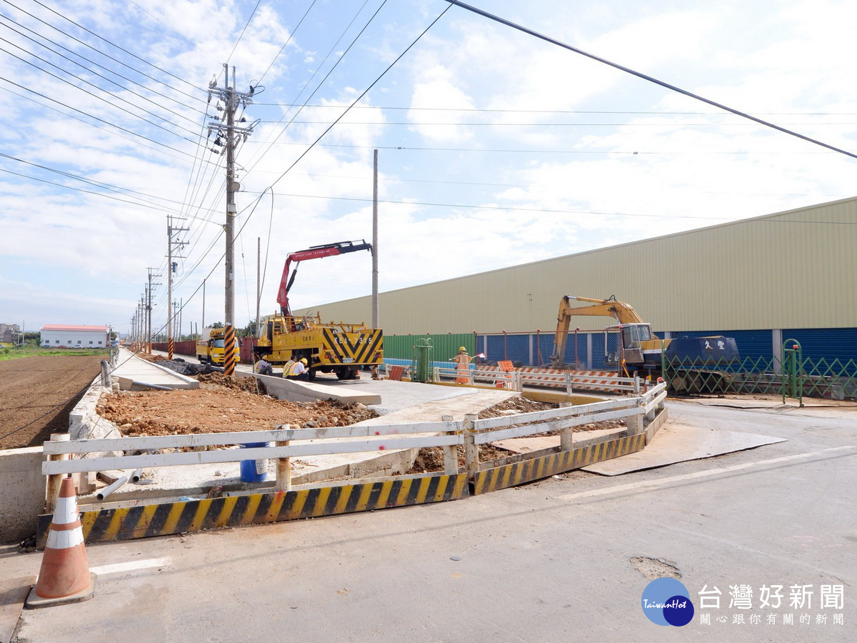 打造更好的生活圈道路,桃園市長鄭文燦視察桃49-1第三期道路拓寬工程。