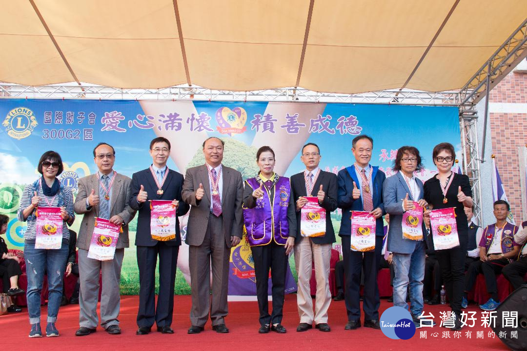 國際獅子會300G2區、國立臺北商業大學,雙方同時歡慶邁入百周年,並共同為植樹紀念碑揭碑。