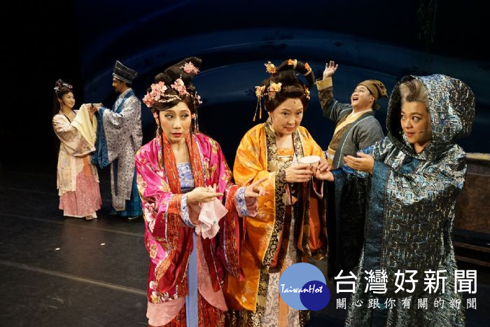總導演方芳、執行導演許栢昂共同執導的舞台劇《我妻我母我丈母娘》,將於桃園展演中心演出。