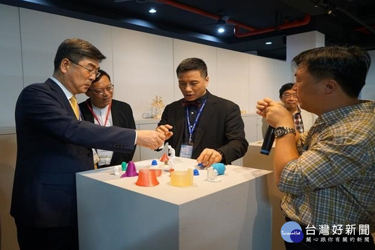 參訪長榮大學設施。