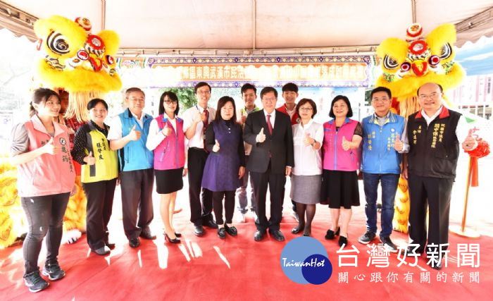 桃園市長鄭文燦,出席「東興武漢市民活動中心暨武漢國小圖書館落成啟用典禮」。