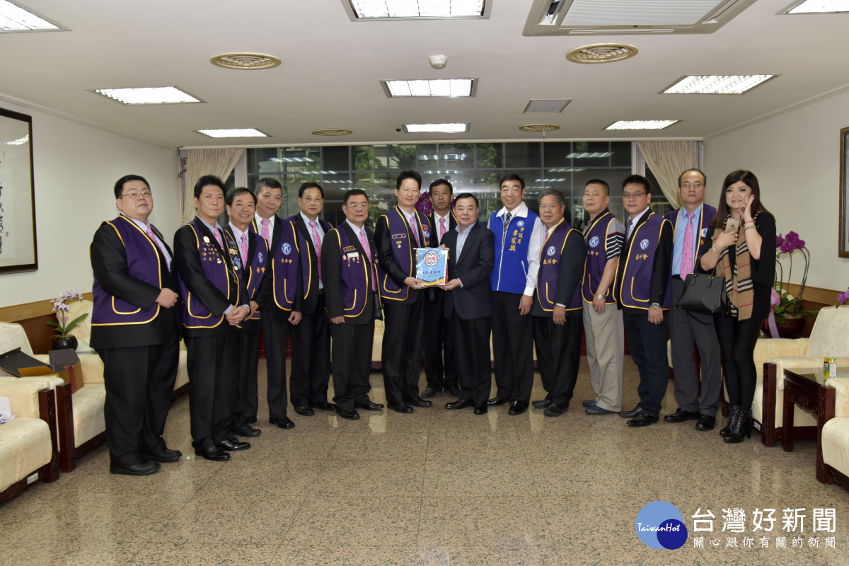 國際同濟會台灣總會長祥會到桃園市議會進行參訪,邱奕勝議長親自接待合影。