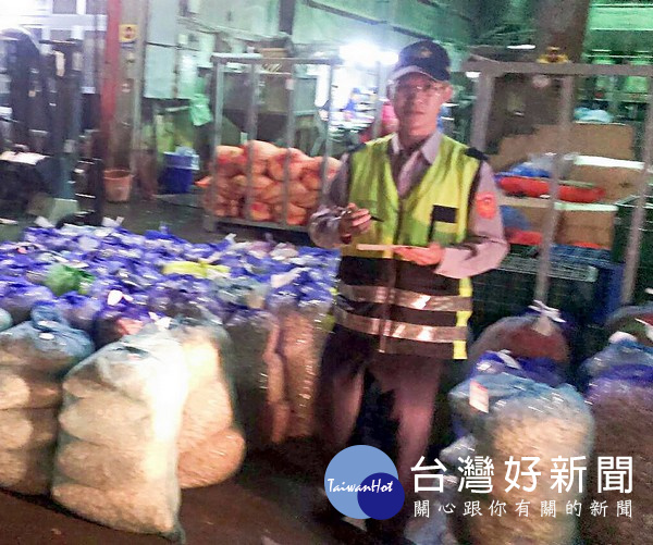 北港警分局積極加強竊盜案件之防制作為,不分時段加強巡邏,保護農民心血。(記者陳昭宗拍攝)