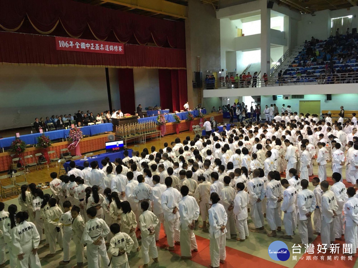 全國中正盃柔道錦標賽在台中市台中港綜合體育館熱烈開打。