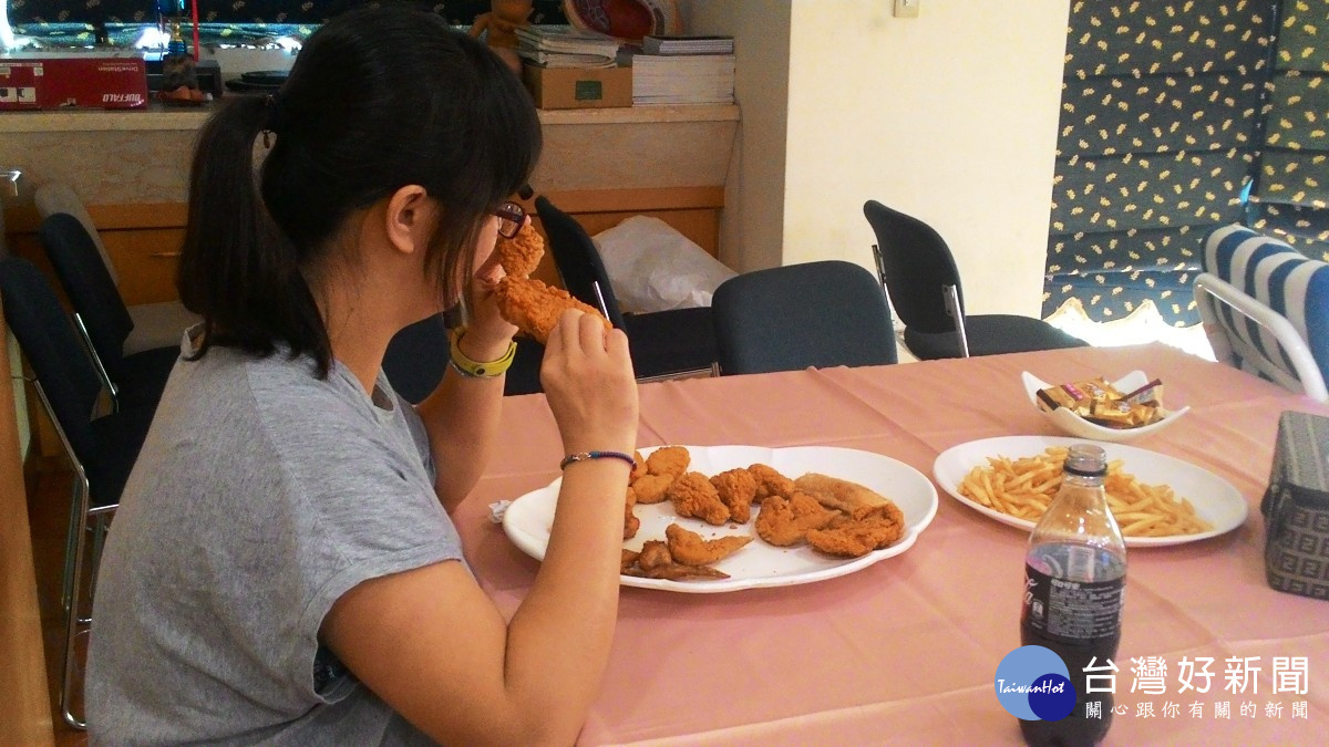 米其林少女三餐無肉不歡 月