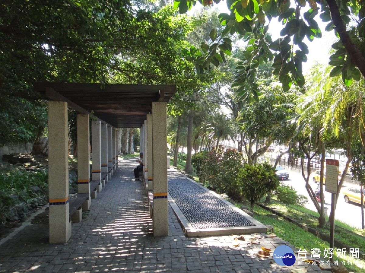 劍潭公園造型花架及健康步道（圖／公園處提供）