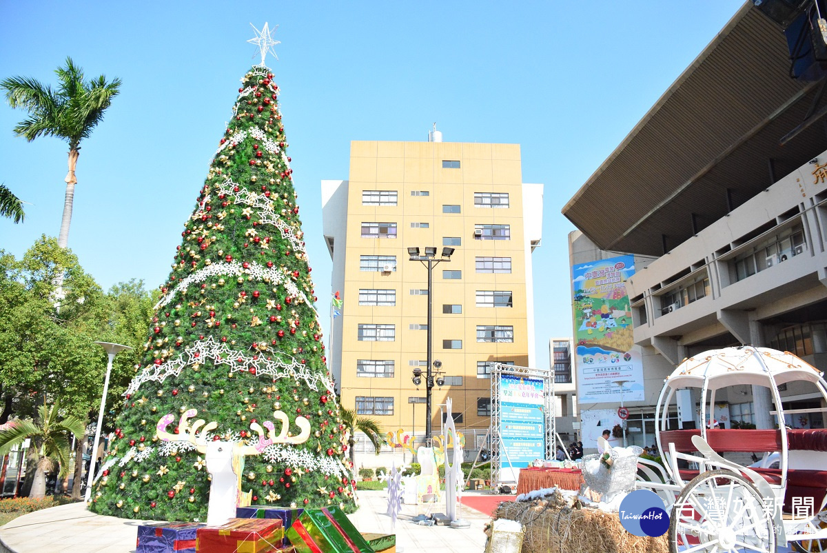 2017聖誕嘉年華活動的主角「聖誕樹」布置。
