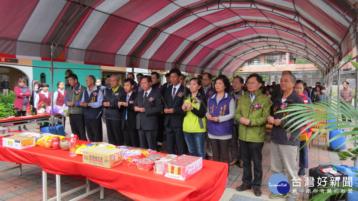 桃園市長鄭文燦,出席四維國小「多功能風雨教室新建工程」上梁典禮,期許工程順利圓滿,如期竣工。