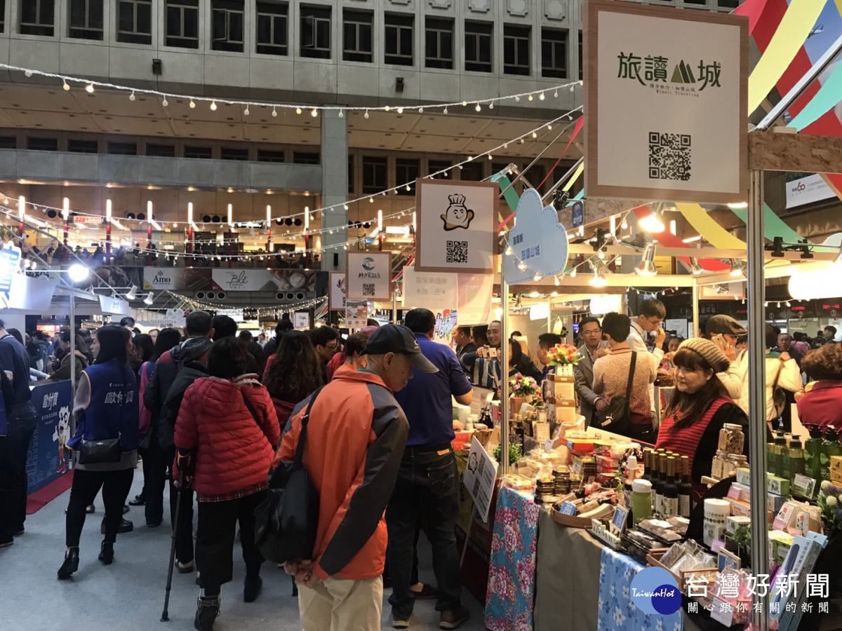 「行動支付購物節」民眾對於小農產品關注度極高,也表示產品的精緻包裝適合作為伴手禮。
