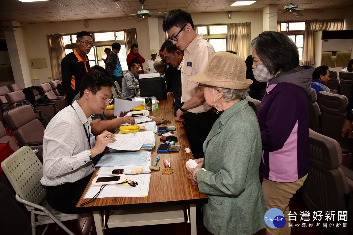 信義鄉崁腳寮段國有耕地放租案，在信義鄉公所受理在地收件。