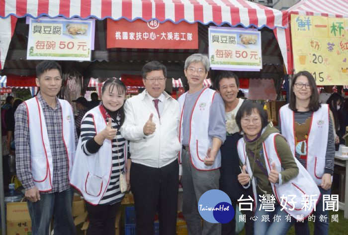 鄭市長表示，家扶中心照顧1,500個家庭，共計3,500個孩子，台灣社福團體典型的代表之一。