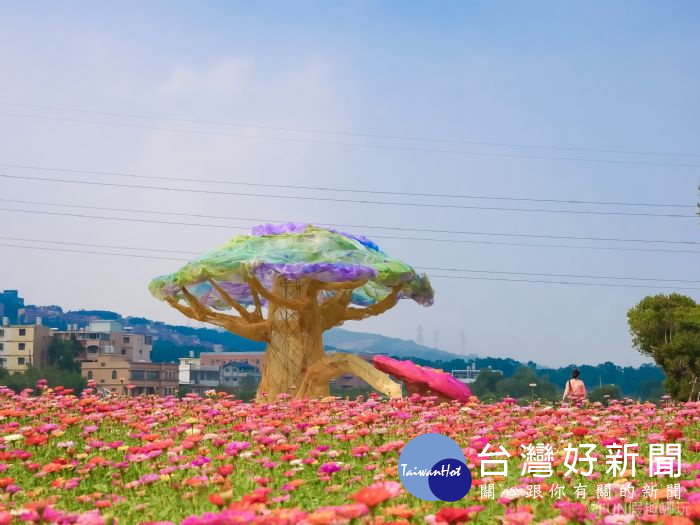 桃園花彩節串聯七大花區,參觀人潮經統計達到145萬9900人次,所創造經濟效益近2億9千萬元。