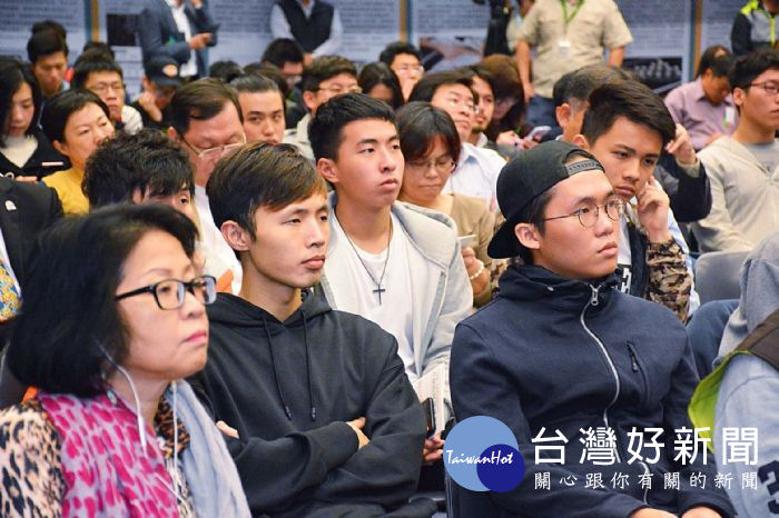 鄭文燦表示,市府成立青年事務局將近3年,並扶植許多青創團隊,讓下個世代的創業更具前瞻性。