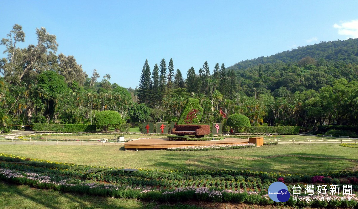 鋼琴綠雕(圖/公園處提供)