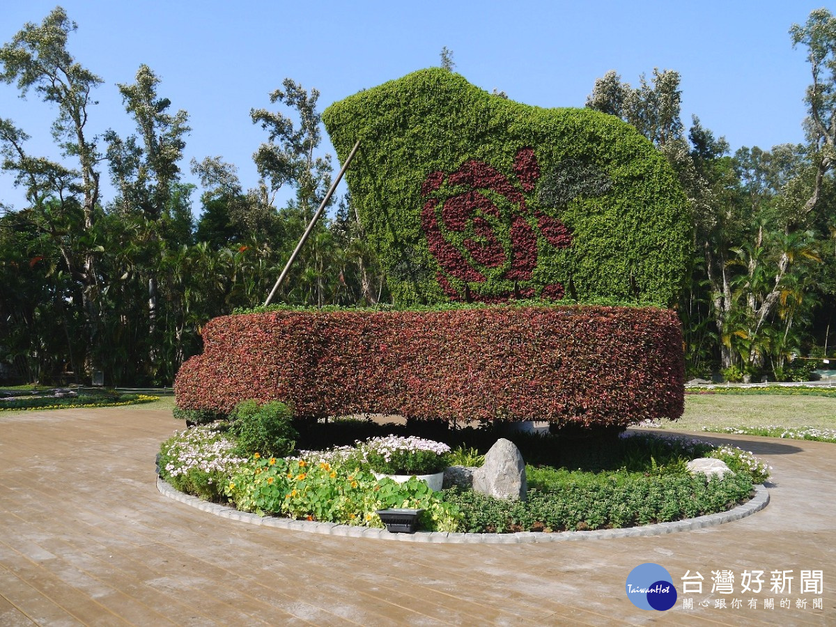 鋼琴綠雕近景（圖／公園處提供）