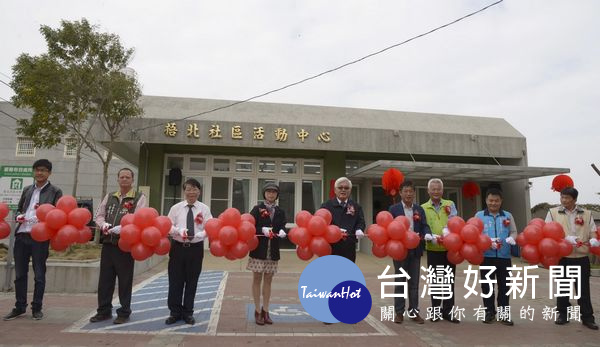 口湖鄉梧北社區開辦長青食堂長者共餐服務,舉行開幕揭牌暨活動中心落成儀式。(記者陳昭宗拍攝)