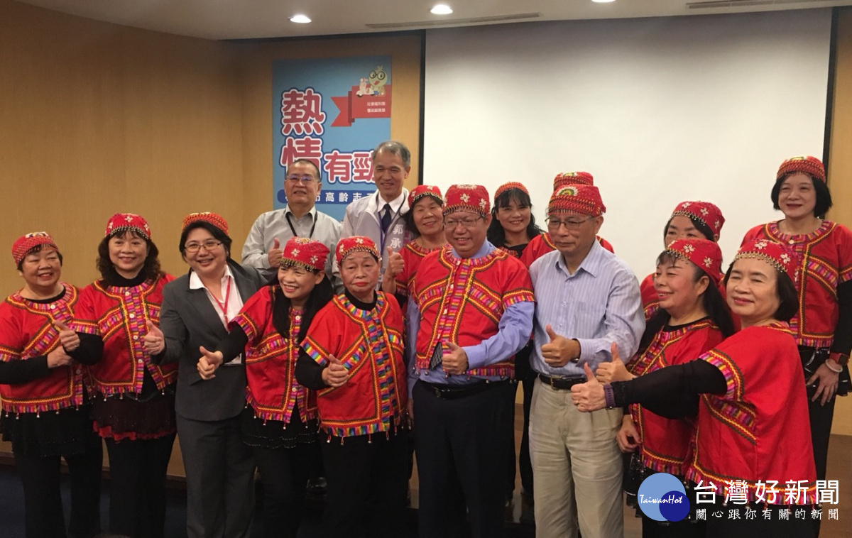 為了讓這股力量更加擴散,特地為10位高齡志工及他們所屬的志工團隊,製作專刊以及紀錄片。