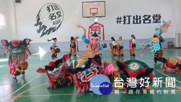 飛沙國小在校長蔡佩君及教練吳登興積極推廣下,頻頻獲獎,偏鄉小校獲得全國競賽雙項特優實屬不易。(記者陳昭宗拍攝)