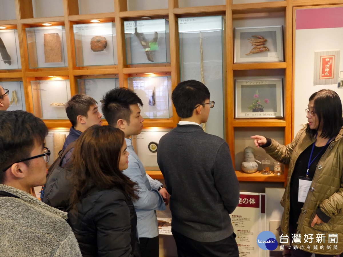 健康產業團隊移地教學 開南大學參訪日本藥業發展