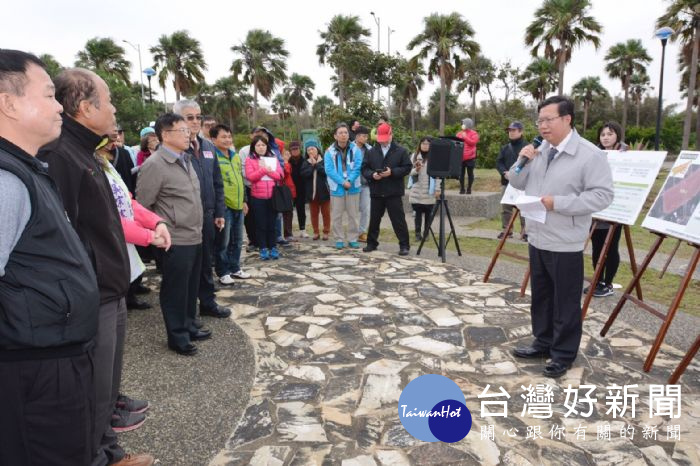 桃園市長鄭文燦前往桃園科技工業園區,視察「觀音國民運動中心選址評估」。