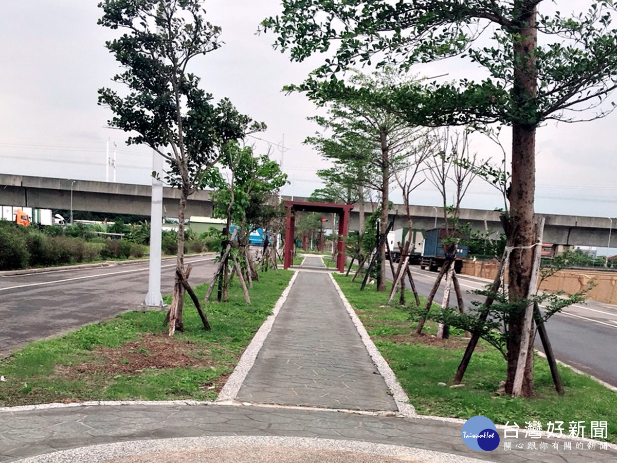 將道路部分移做安全島增加景觀,美化景觀立意良善,但在大華北街卻意義不大