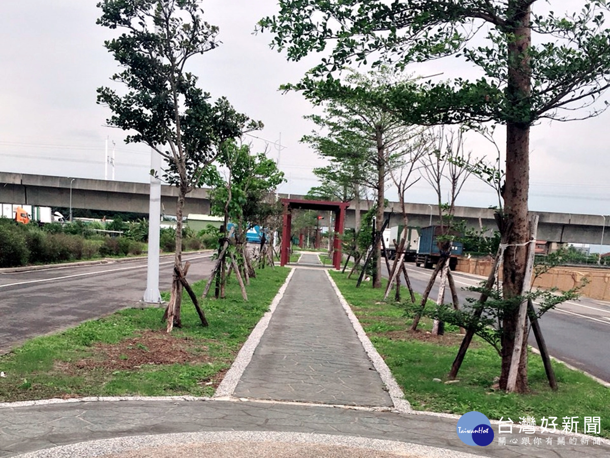 將道路部分移做安全島增加景觀，美化景觀立意良善，但在大華北街卻意義不大