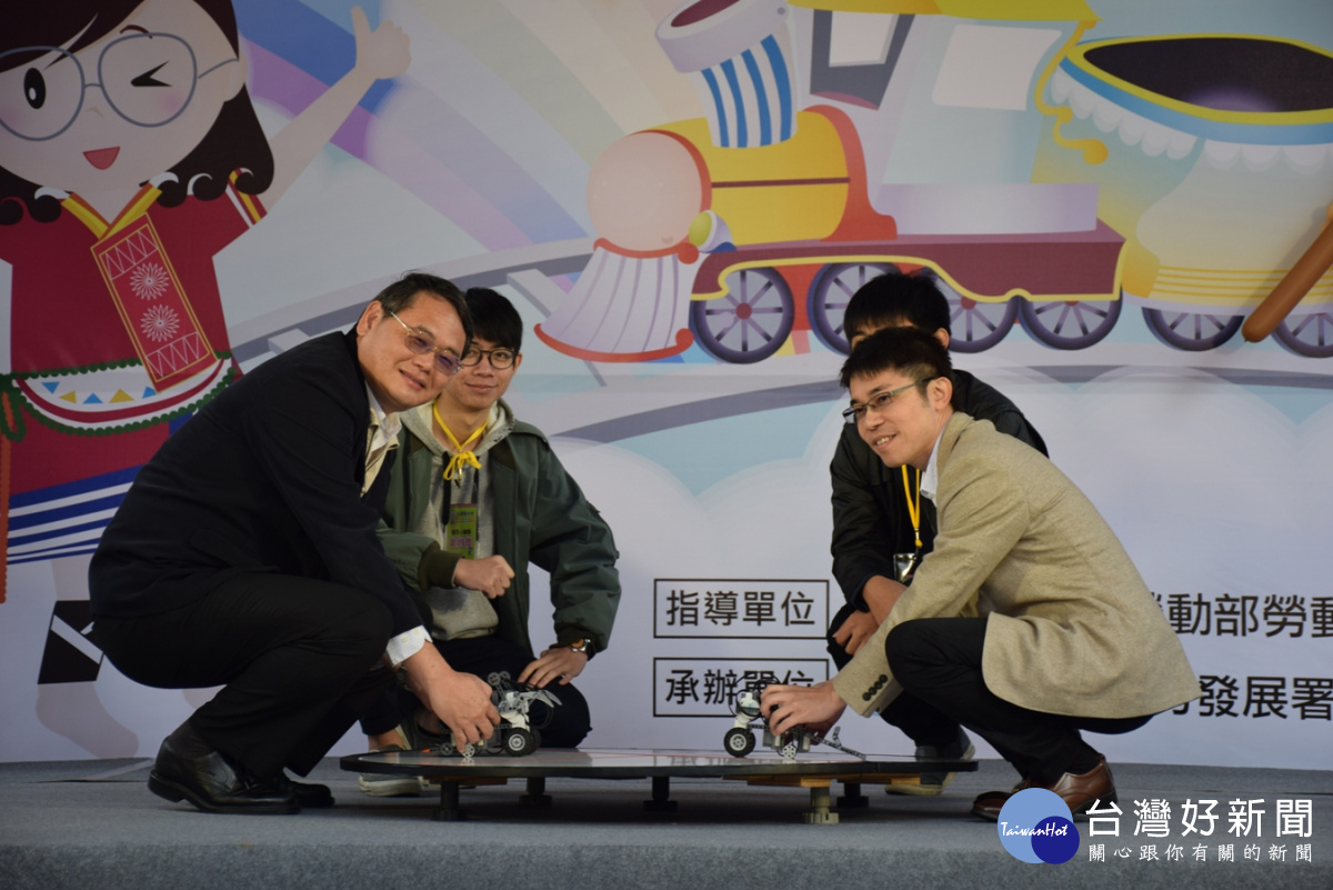 丁玉珍表示,期盼這次活動能點亮原鄉青年的築夢之路,協助他們勇敢踏出實踐夢想第一步。