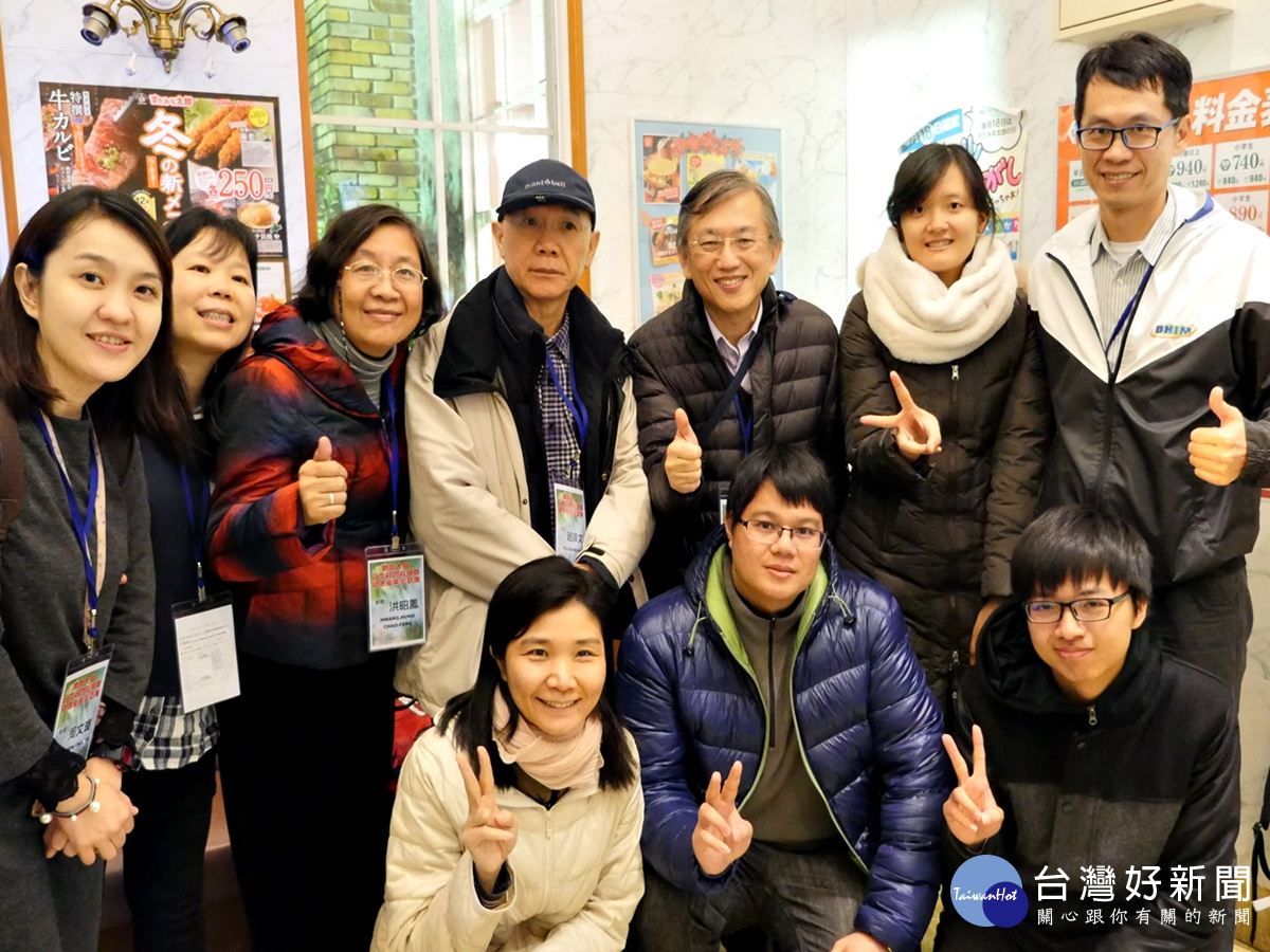 在日本國立富山大學的4名交換學生與老師相見歡