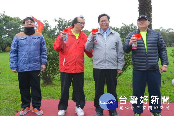 桃園市長鄭文燦,出席「2017用腳旺台灣」埔心牧場親子健行活動。